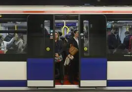Metro de Madrid, obligado a dar explicaciones por lo ocurrido con la Línea 10: «Es un atentado a la usabilidad»
