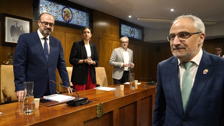 Condena unánime del Ayuntamiento de Ponferrada a la agresión a Olegario Ramón: «Ninguna diferencia de opinión justifica el ataque»