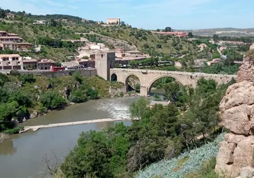 Estado del río Tajo a su paso por el Puente de San Martín, desde la Real Fundación de Toledo