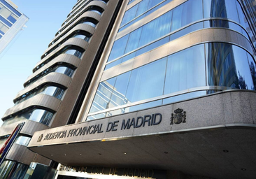Juzgan a dos veinteañeros por una presunta violación múltiple a una menor tras emborracharla en un piso en Madrid