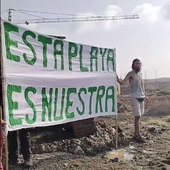 Diez activistas paralizan las obras de un hotel en La Tejita (Tenerife)