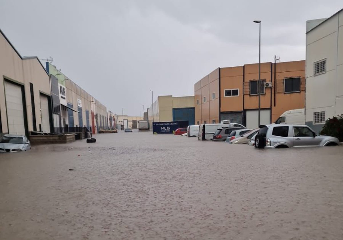 En la zona donde ocurrió el incidente ha habido hoy inundaciones, como se ve en esta foto difundida por redes