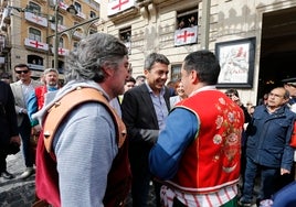 Mazón destaca la fiesta de Moros y Cristianos de Alcoy como «una de las mejores embajadoras del turismo»