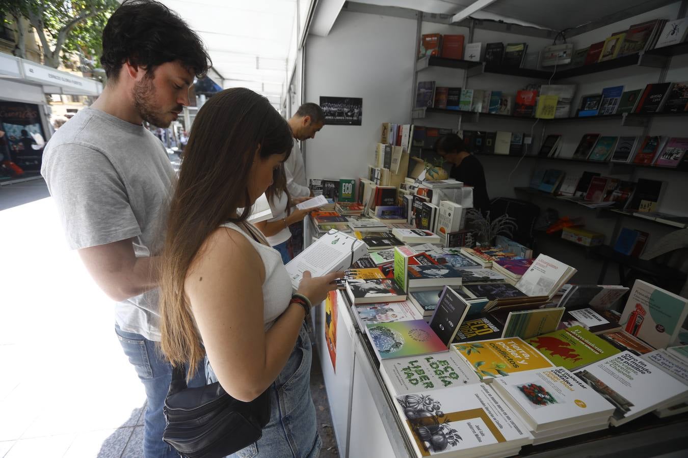 Las imágenes de la Feria del Libro de Córdoba en un domingo de gran ambiente