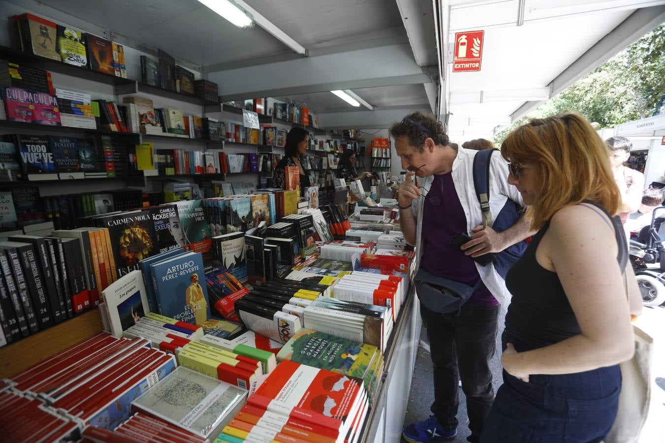 Las imágenes de la Feria del Libro de Córdoba en un domingo de gran ambiente