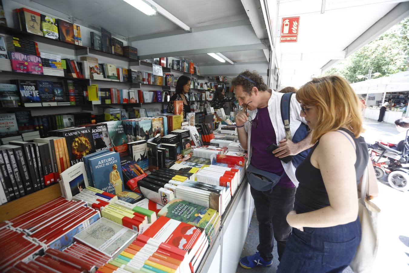 Las imágenes de la Feria del Libro de Córdoba en un domingo de gran ambiente