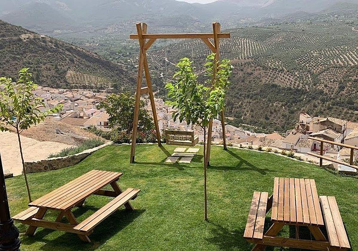 El columpio más grande de Jaén ofrece unas vistas únicas de la Sierra Mágina