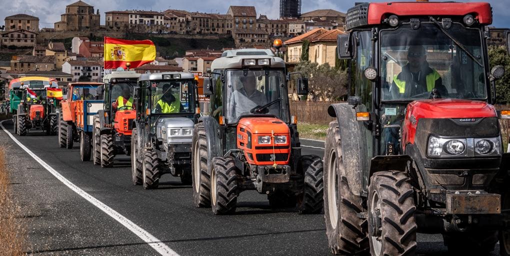 Condenan a un agricultor a dos años de prisión por embestir a dos policías locales de La Rioja en una tractorada