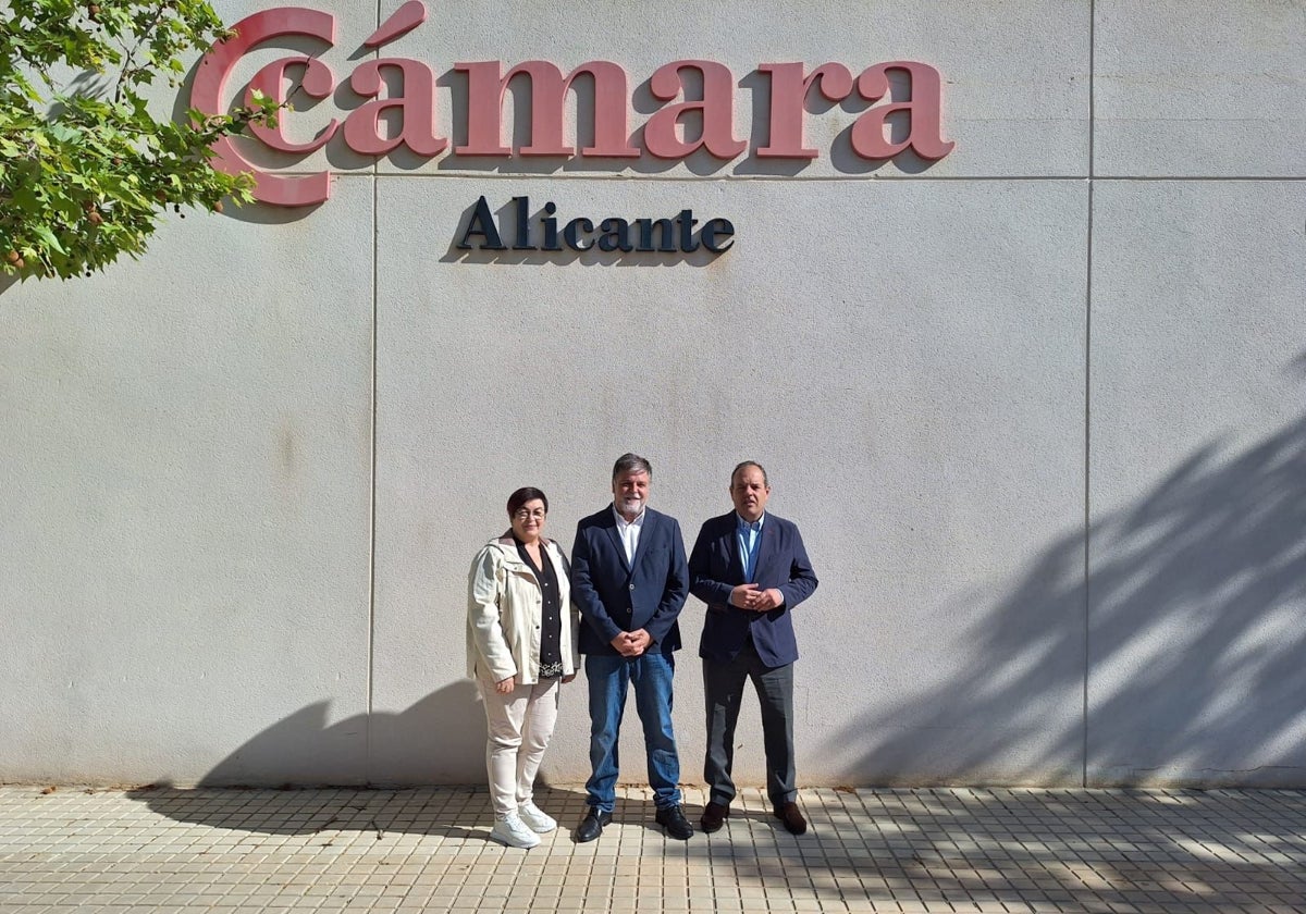 El alcalde de Villena, el presidente de Cámara Alicante y la concejala de Desarrollo Económico,Formación, Empleo e Innovación