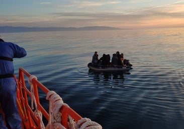 Llegan a la costa de Granada seis migrantes de origen magrebí, tres de ellos menores de edad