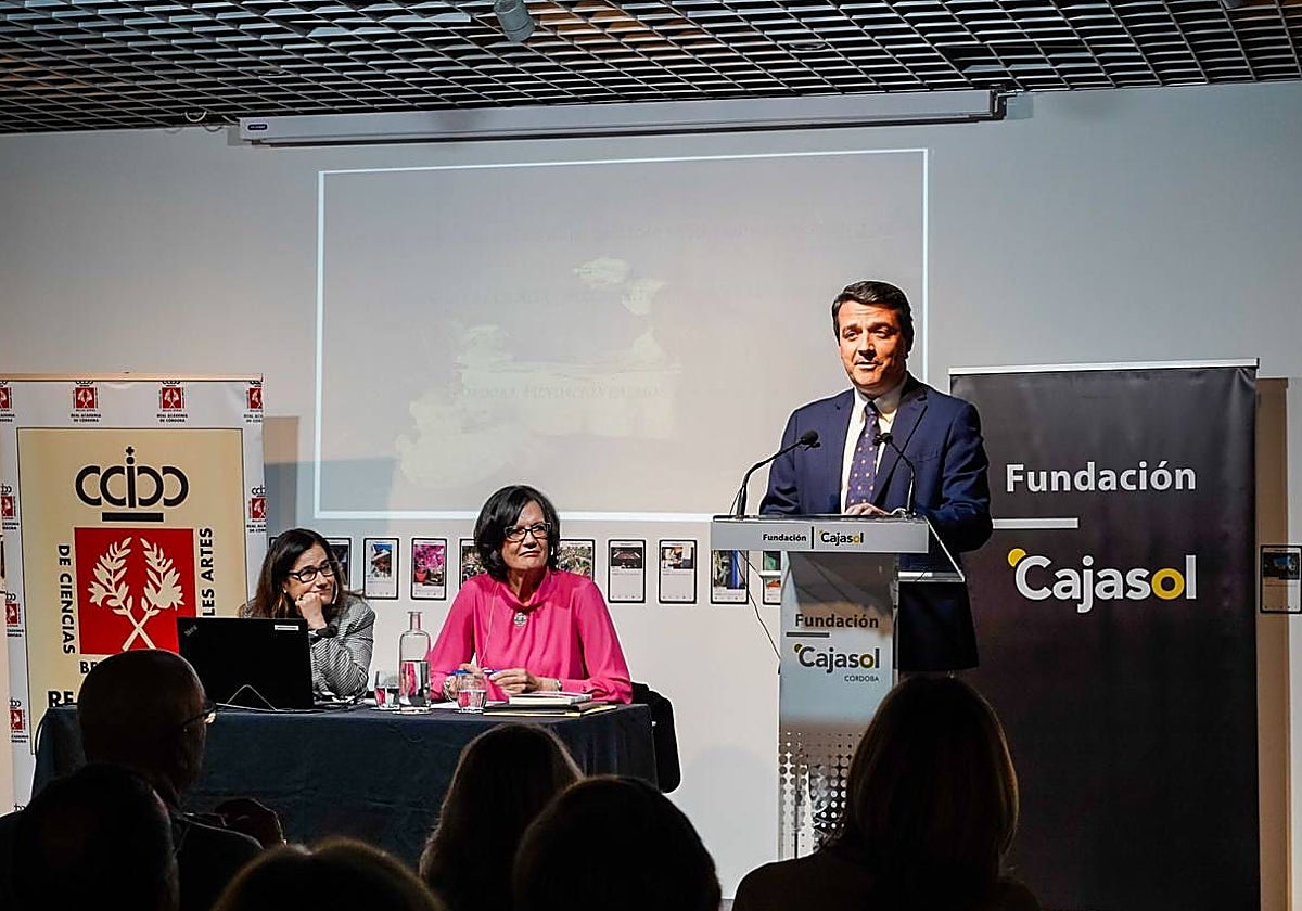 El alcalde, José María Bellido, durante su participación en las jornadas de la Real Academia de Córdoba