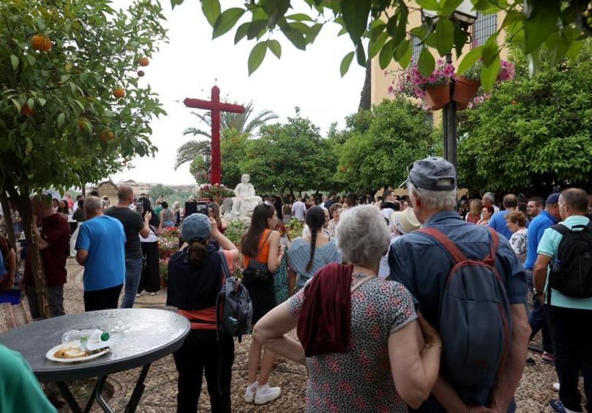 Cruz de Mayo de la plaza del Triunfo en una imagen de archivo