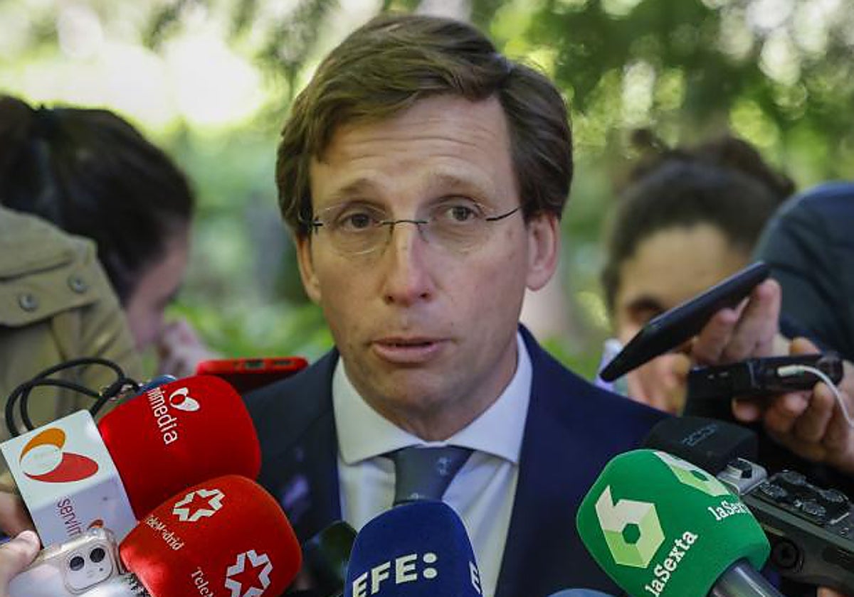 José Luis Martínez-Almeida atiende a los medios