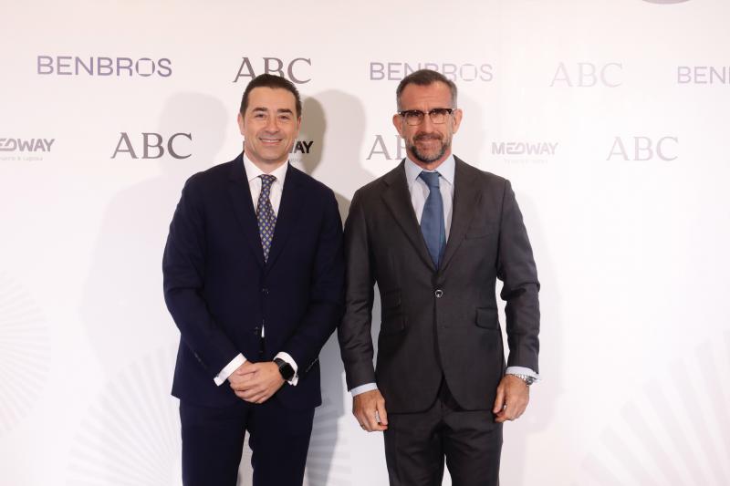 El director general de Extremadura Avante, Miguel Ángel Mendiano, y el presidente de Construcciones Gévora, Francisco Carrera