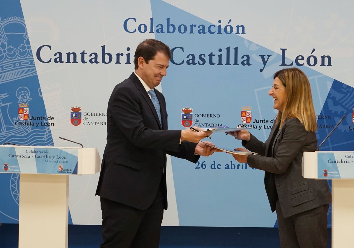 Los presidentes de Castilla y León, Alfonso Fernández Mañueco, y Cantabria, María José Sáenz de Buruaga, sellan el acuerdo entre ambas comunidades