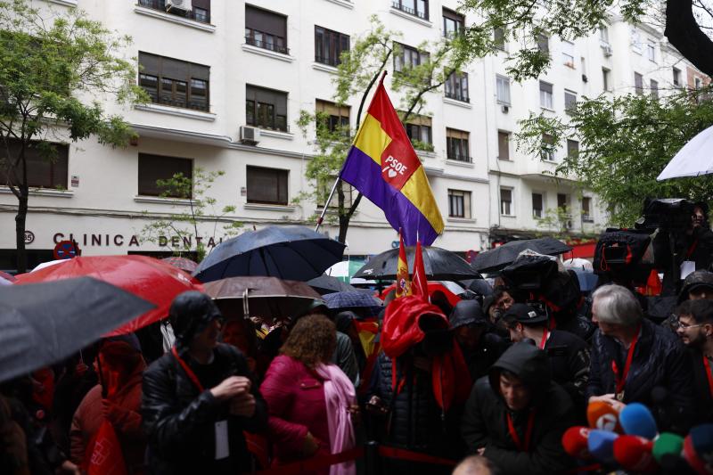 Comité Federal del PSOE y acto de apoyo de simpatizantes de Pedro Sánchez frente a Ferraz, en imágenes