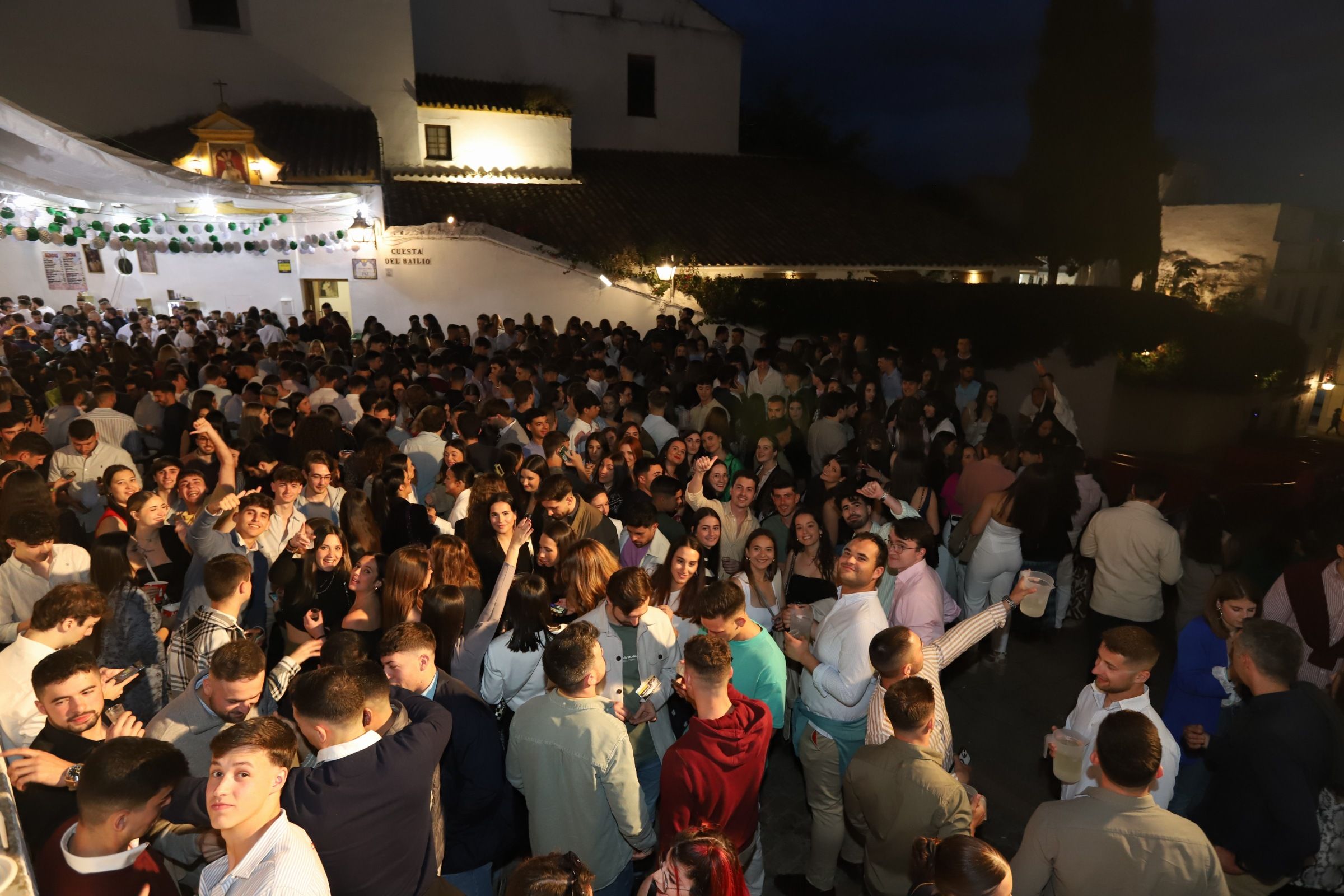 Fotos: El ambiente en las Cruces de Mayo la primera noche de la fiesta