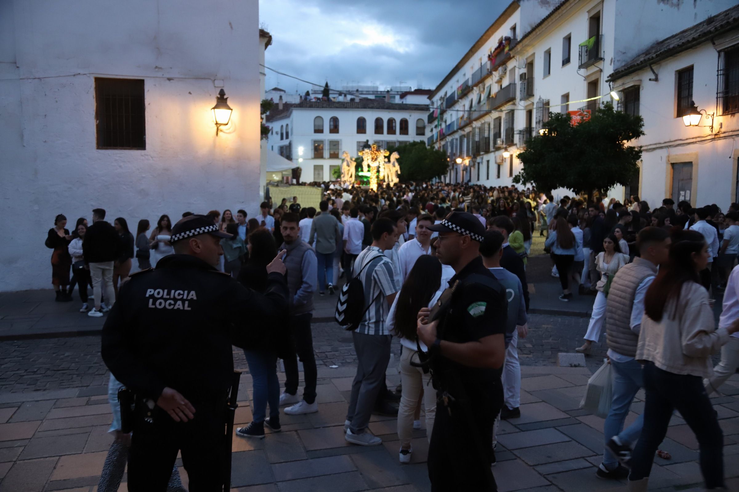 Fotos: El ambiente en las Cruces de Mayo la primera noche de la fiesta