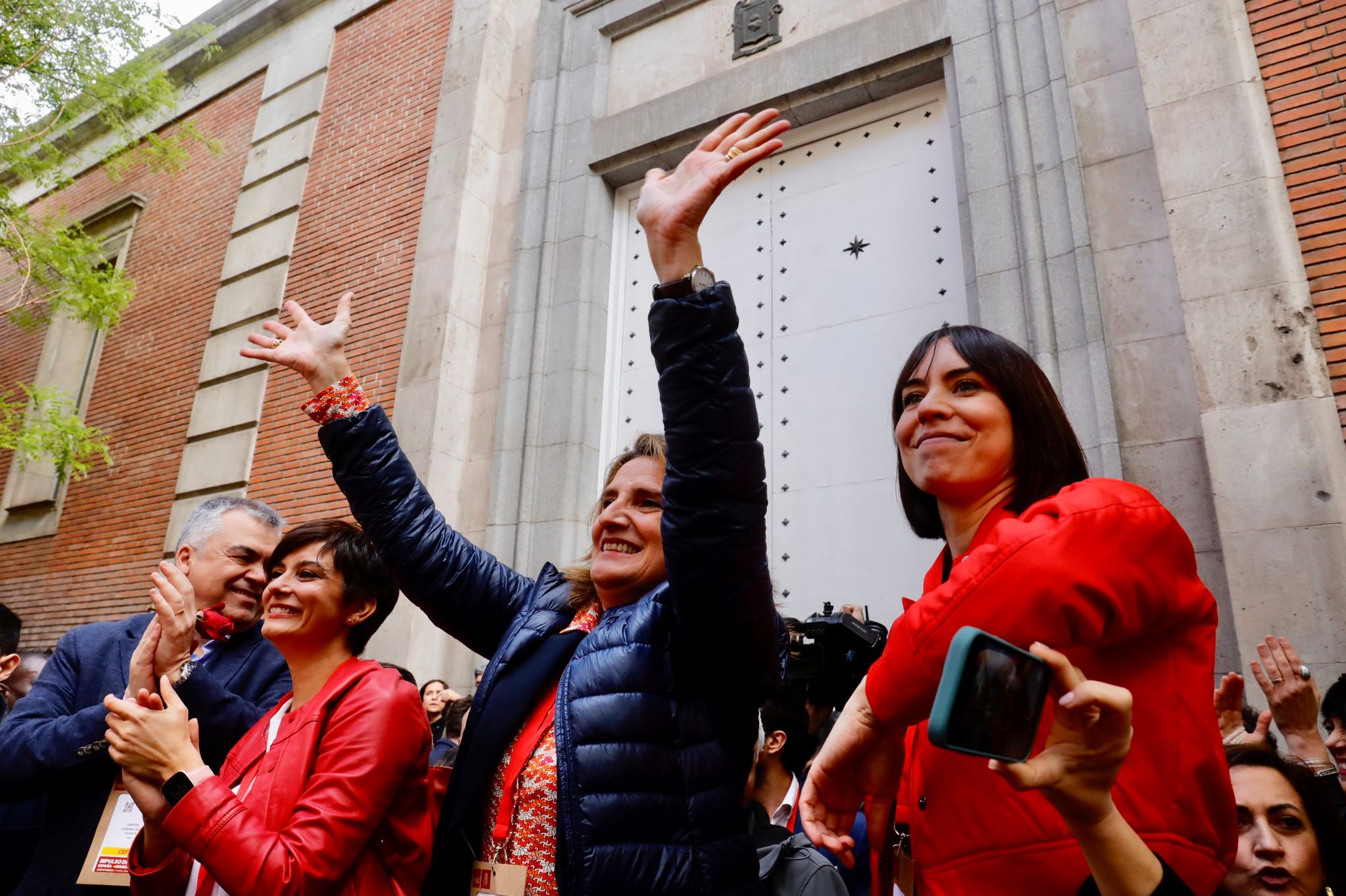 Comité Federal del PSOE y acto de apoyo de simpatizantes de Pedro Sánchez frente a Ferraz, en imágenes