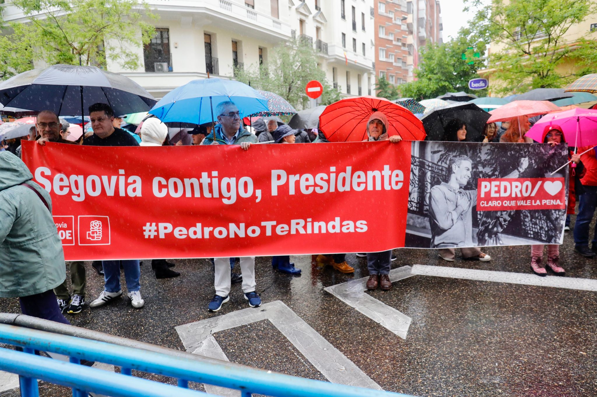 Comité Federal del PSOE y acto de apoyo de simpatizantes de Pedro Sánchez frente a Ferraz, en imágenes