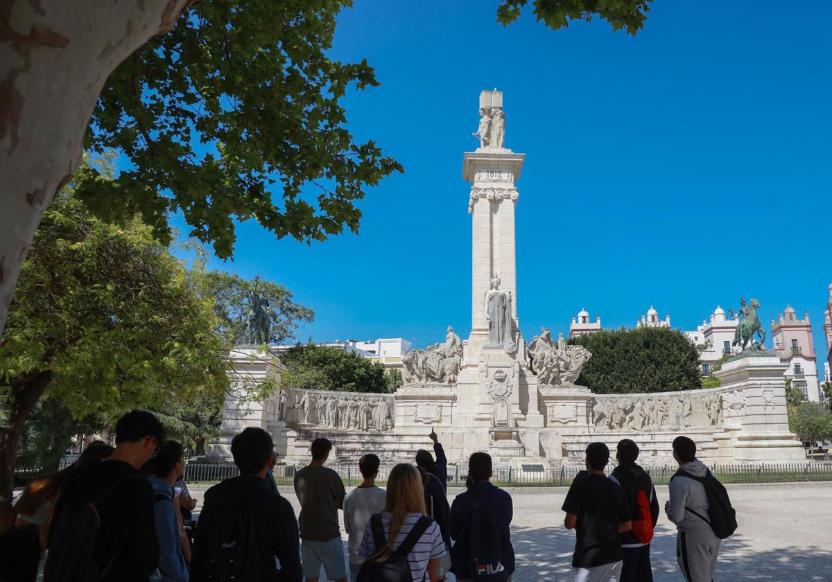 Turistas visitan Cádiz