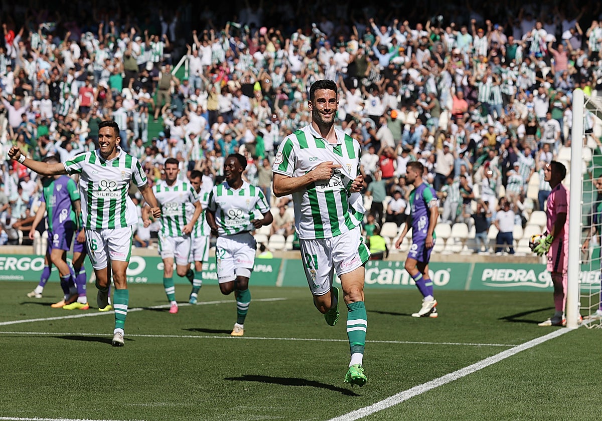 Carlos Albarrán celebra el gol de la victoria ante el Málaga