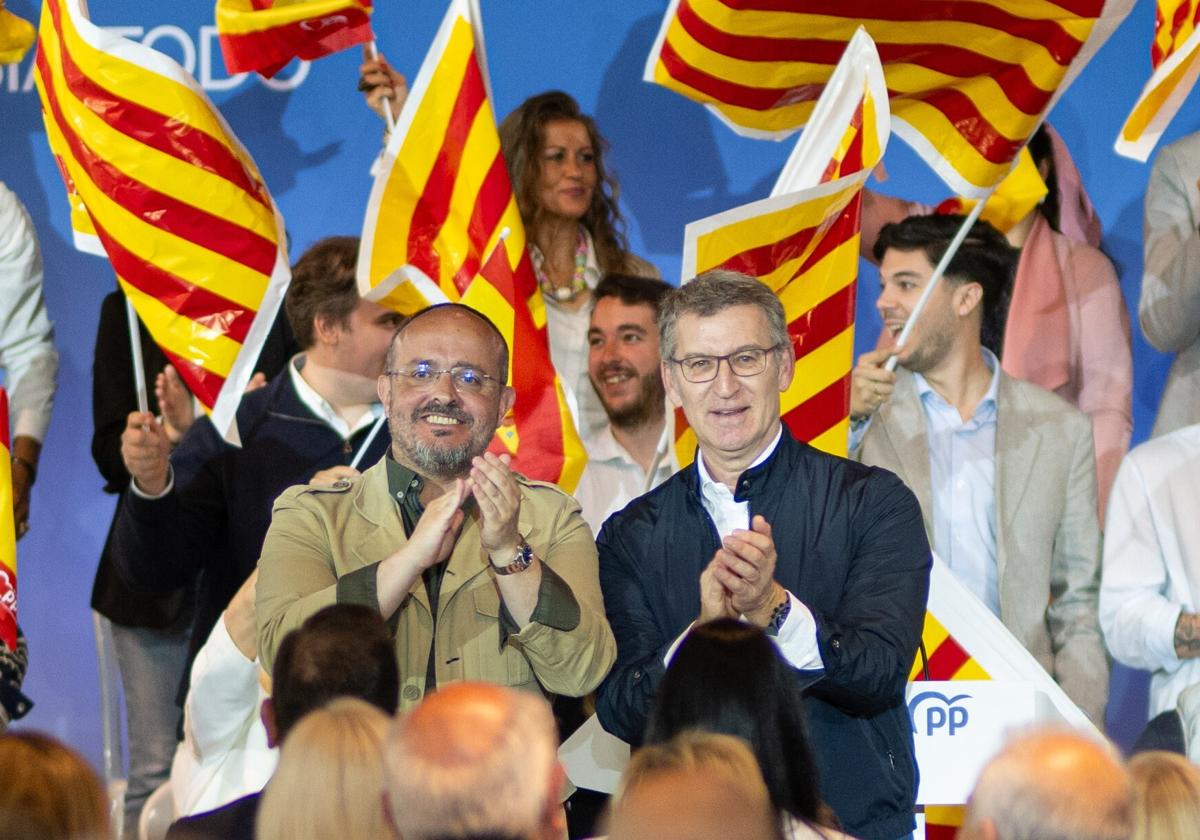 El candidato del PP en Cataluña, Alejandro Fernández, junto a Alberto Núñez Feijóo, en un mitin en Lérida