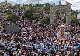 Fervor y devoción de miles de personas en el corazón de Sierra Morena para venerar a su Virgen de la Cabeza