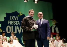 El alcalde de Toledo recuerda sus raíces morachas como pregonero de la LXVI  Fiesta del Olivo