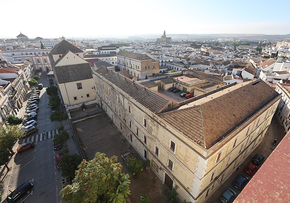 Panorámica del viejo cuartel de la Trinidad, Zona de Reclutamiento, hoy en manos de la UCO