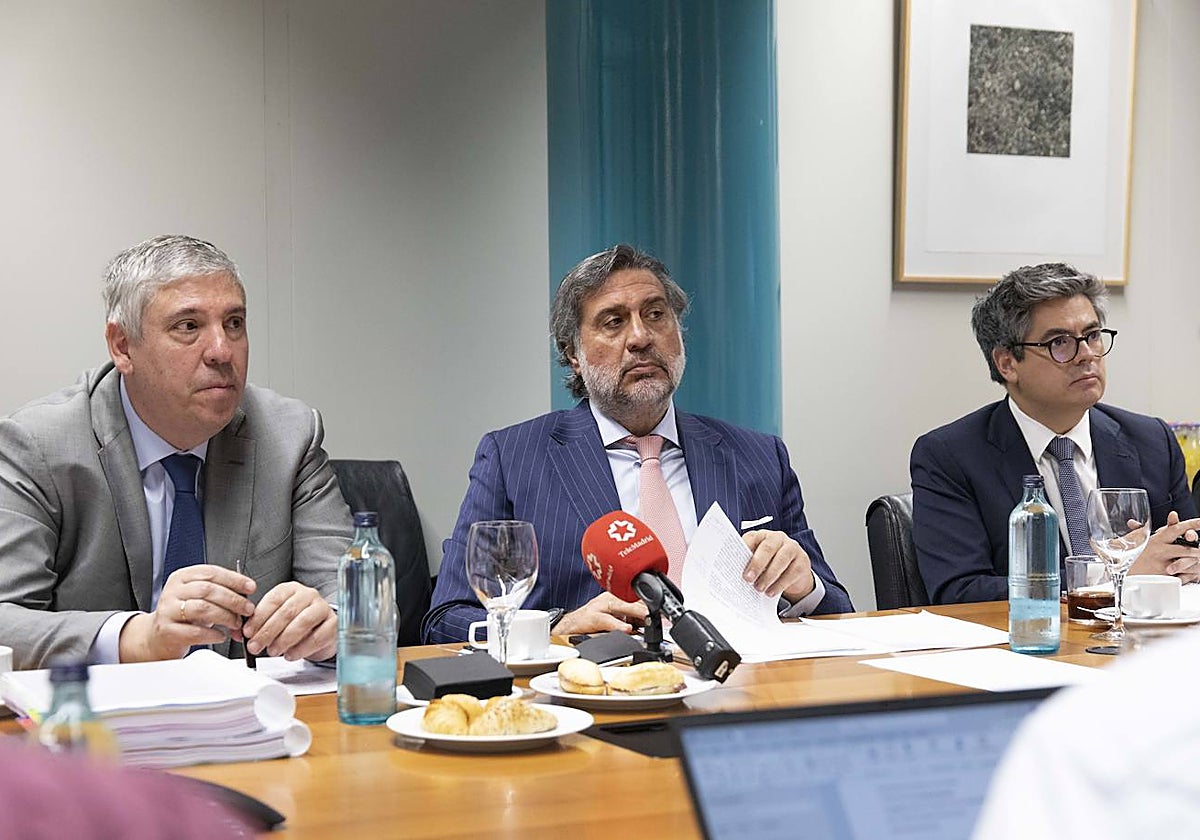 José Vicente de los Mozos, presidente del Comité Ejecutivo de IFEMA MADRID; Ángel Asensio, presidente de la Junta Rectora y Daniel Martínez, vicepresidente ejecutivo, durante la presentación de resultados