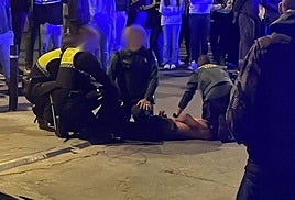 Una pelea en Rociana del Condado deja varios heridos, entre ellos un policía local
