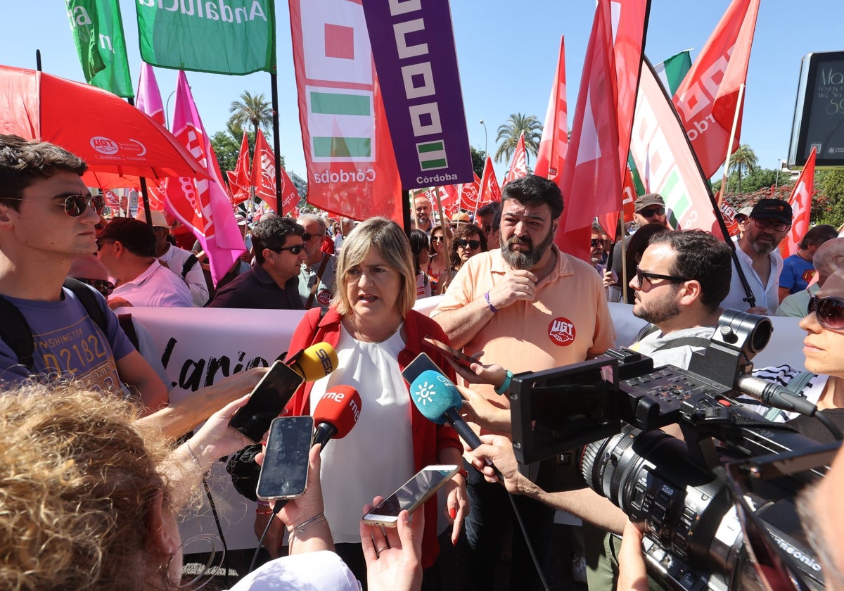 Representantes de UGT y CC.OO. en la cabecera de la manifestación el pasado año