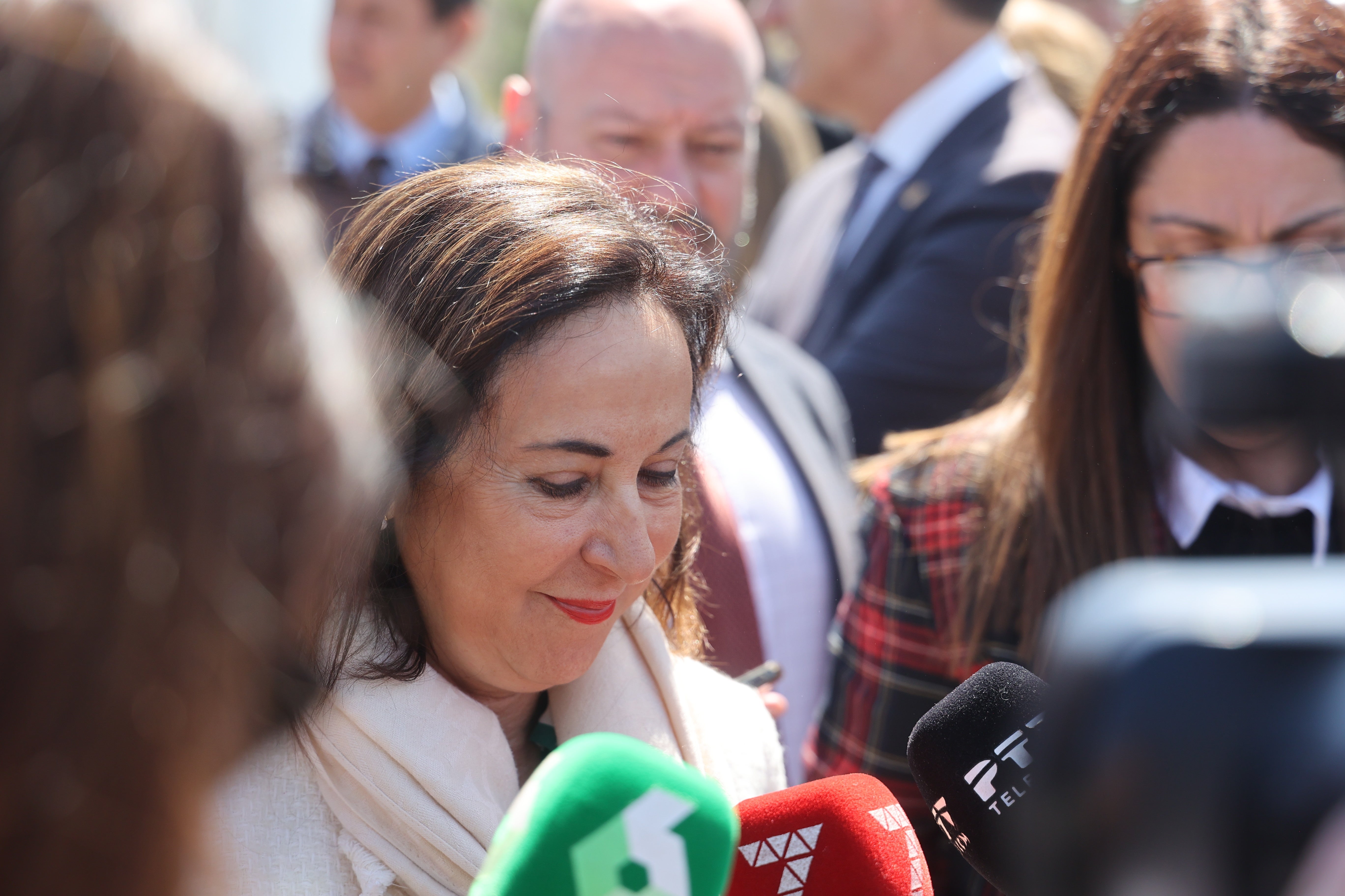 Las imágenes de la visita de la ministra de Defensa a las obras de la Base Logística del Ejército