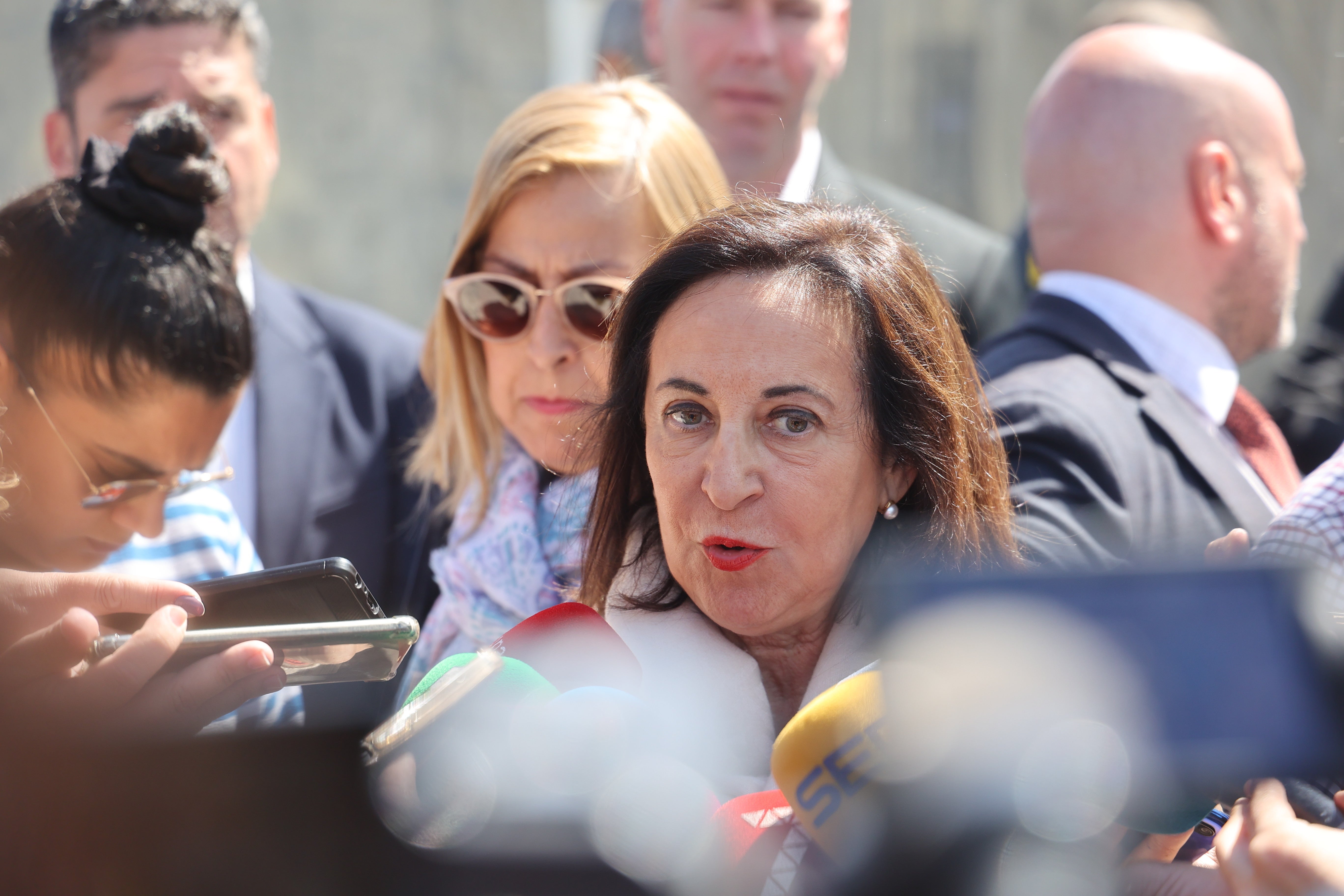 Las imágenes de la visita de la ministra de Defensa a las obras de la Base Logística del Ejército