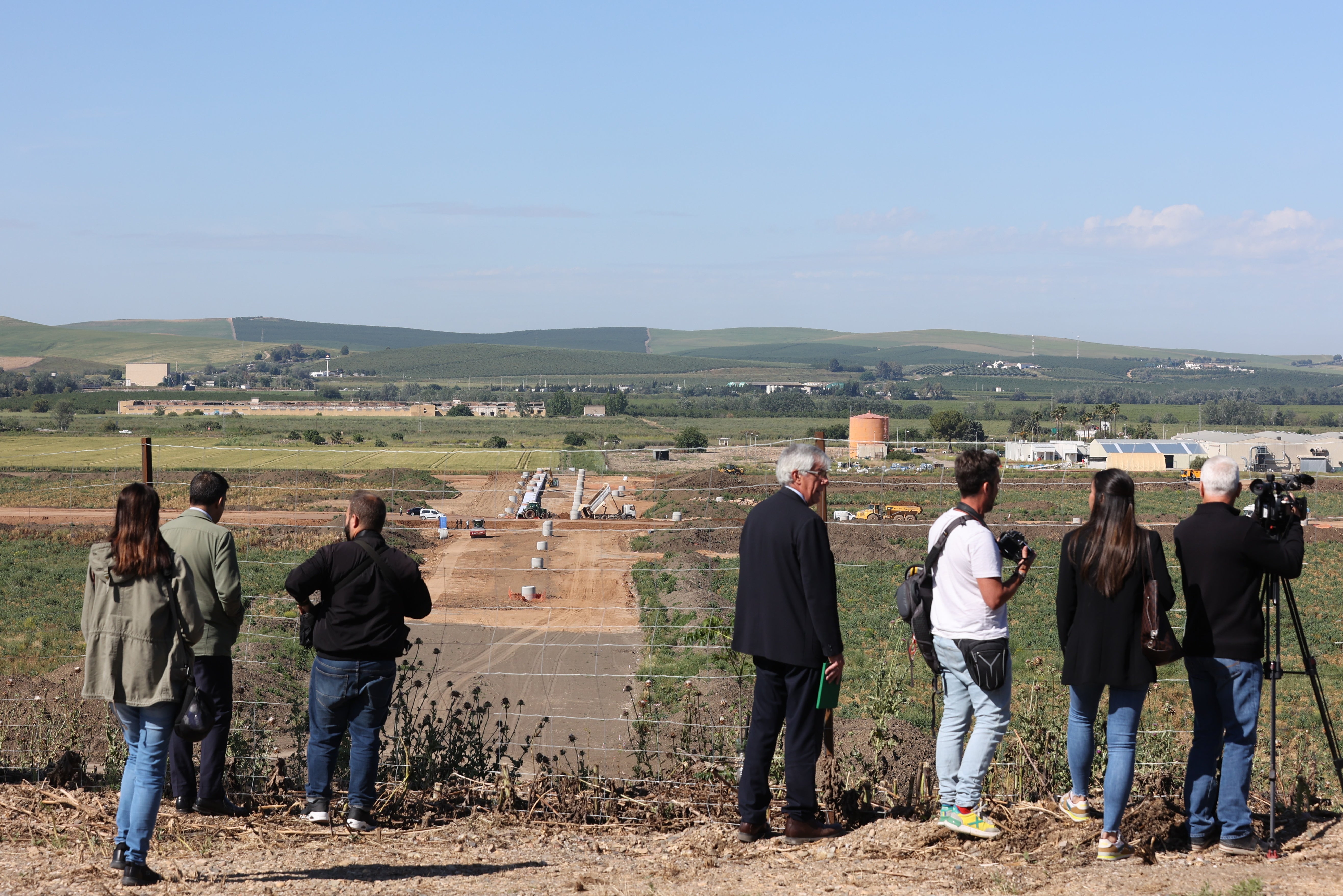 Las imágenes de la visita de la ministra de Defensa a las obras de la Base Logística del Ejército