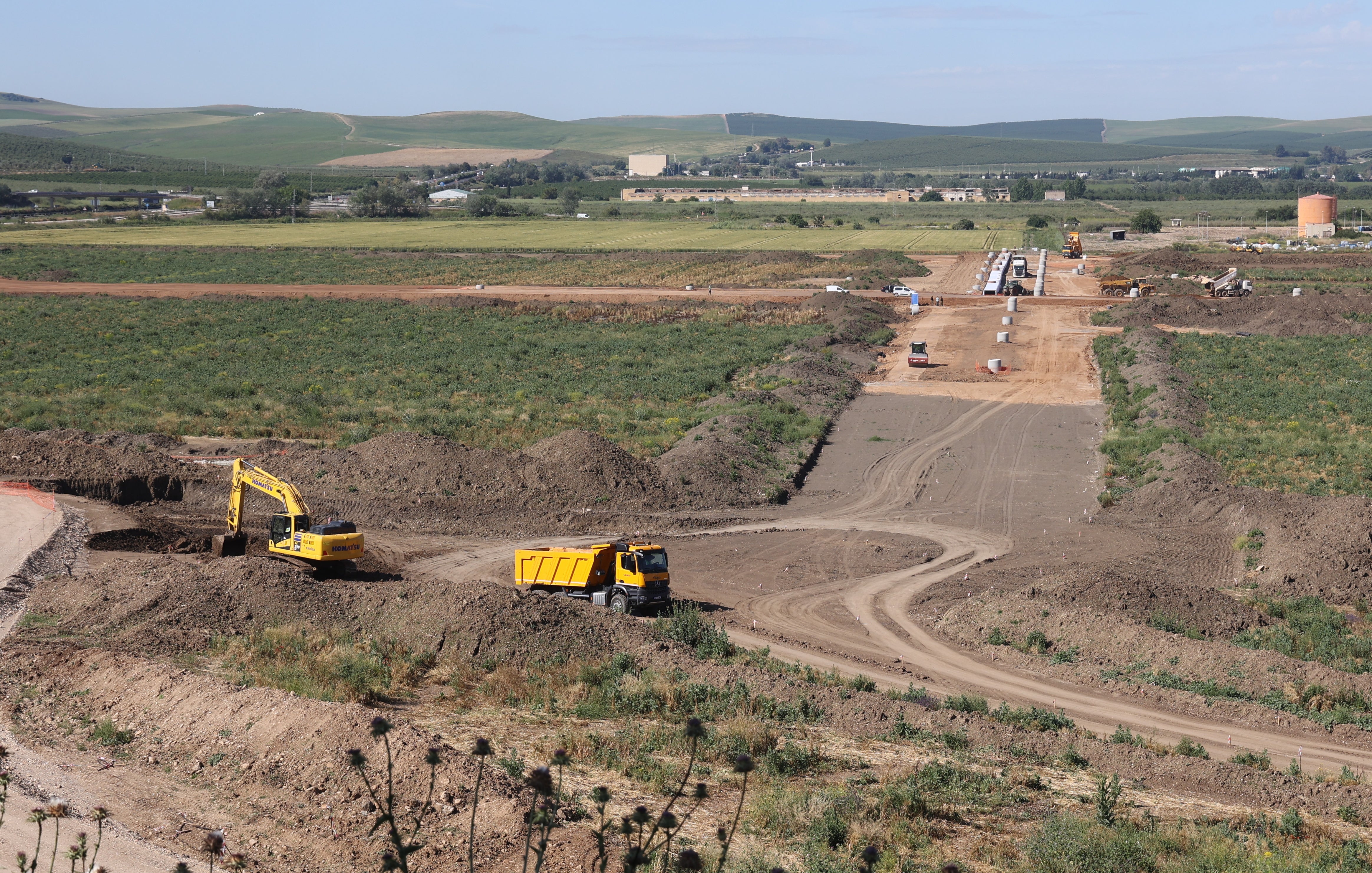Las imágenes de la visita de la ministra de Defensa a las obras de la Base Logística del Ejército