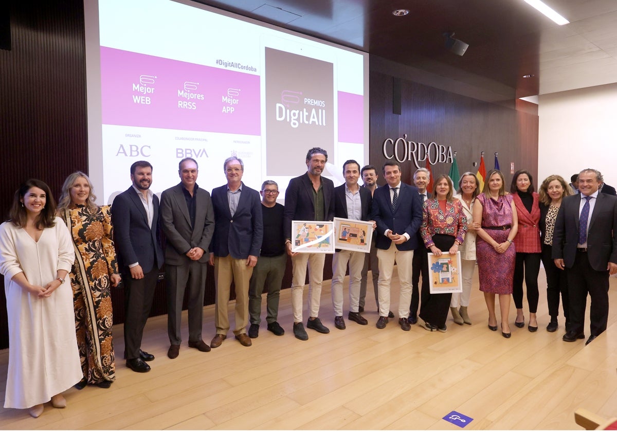 Foto de familia de los ganadores de los premios DigitAll, de ABC Córdoba