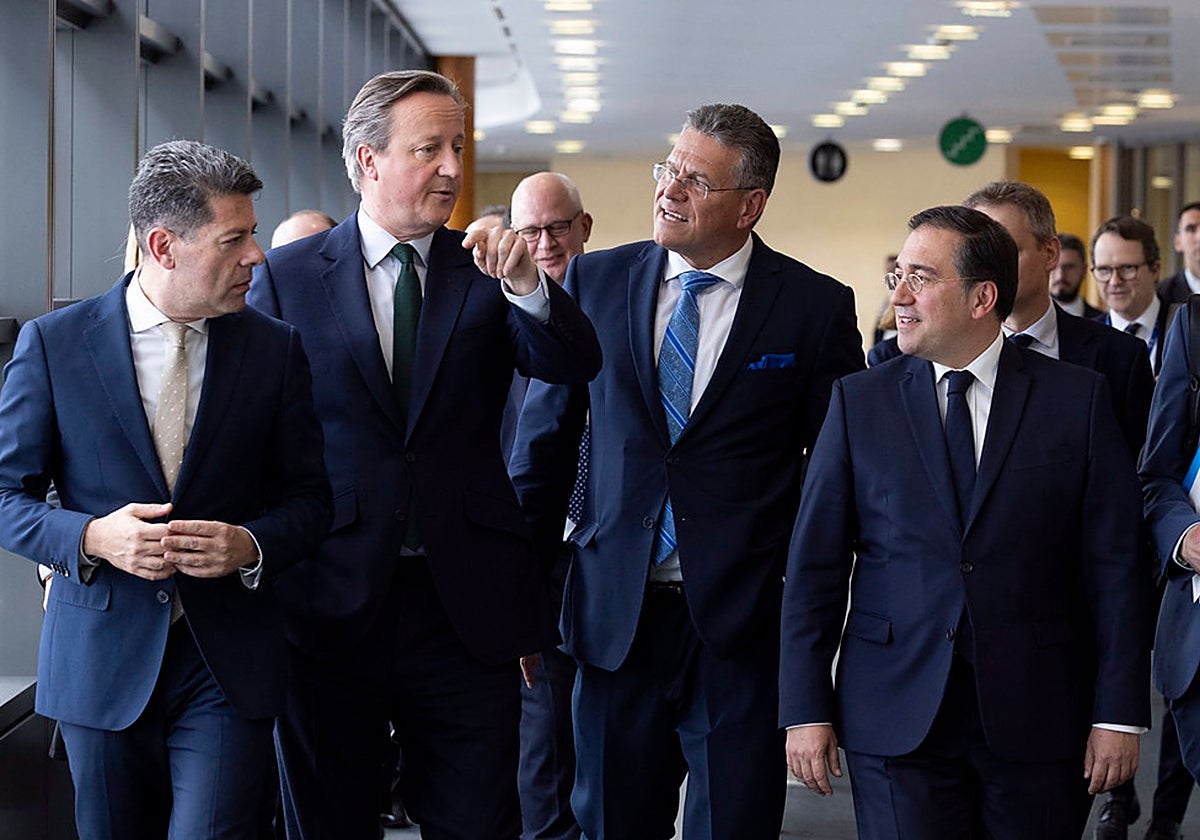 Los ministros de Exteriores de Reino Unido y España, el vicepresidente de la Comisión Europea y el ministro principal de Gibraltar en Bruselas, hace dos semanas
