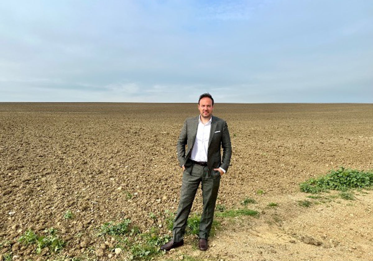 El presidente de la compañía Go Energy Group, Curro Nicolau, en una reciente visita a uno de los terrenos donde se ubicarán las instalaciones de Hidrógeno Verde.