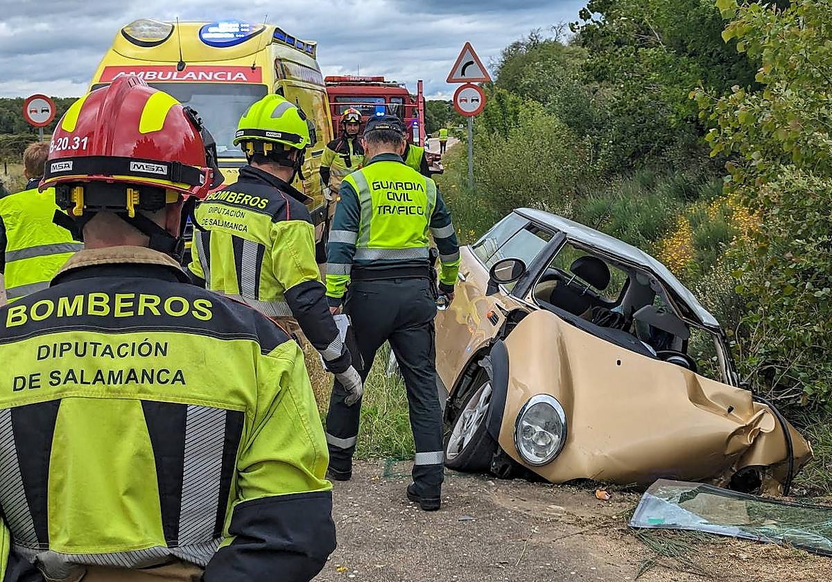 Bomberos de Salamanca intervienen en el lugar del siniestro