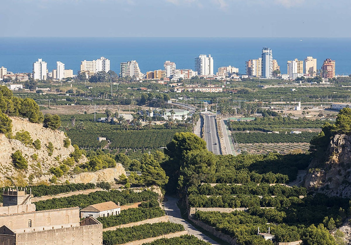 Imagen aérea de la localidad valenciana costera más barata para comprar un piso