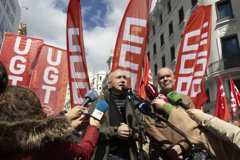 Pepe Álvarez (UGT) y Unai Sordo (CC.OO.) han atendido a los medios antes del inicio de la manifestación para dejar claro que el lema de este año iba para conseguir el "pleno empleo"