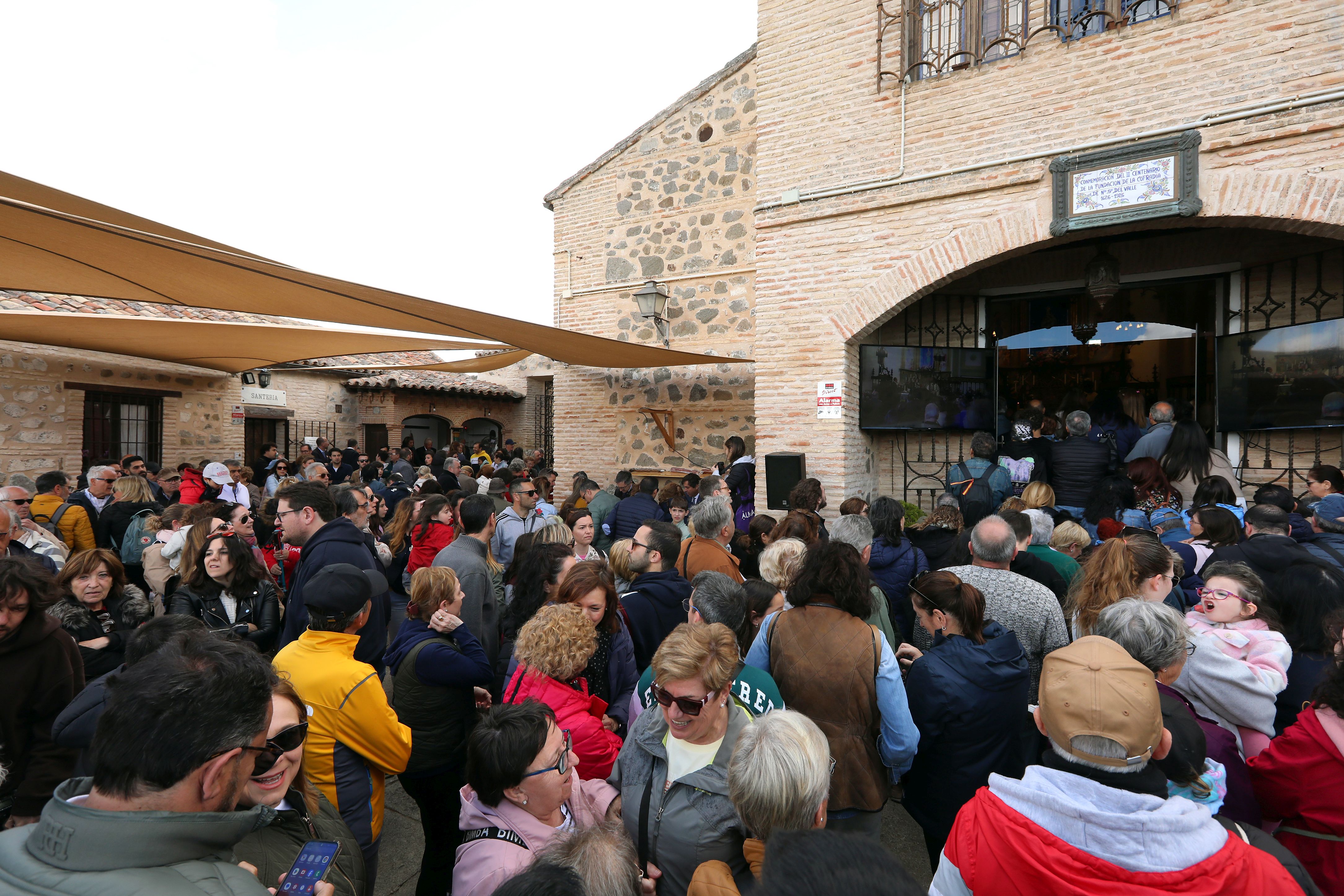 Multitudinario y frío Día del Valle en Toledo