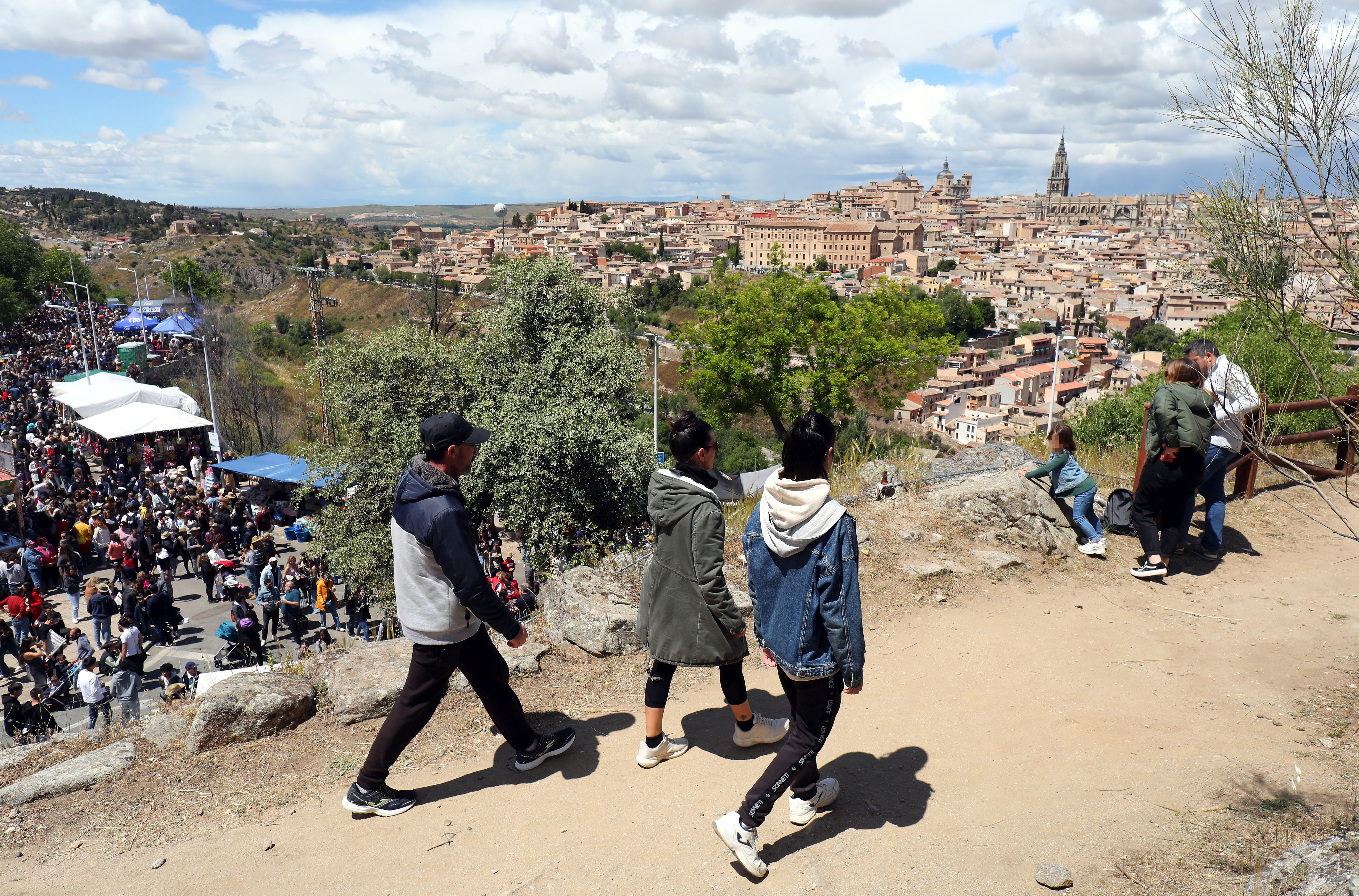 Multitudinario y frío Día del Valle en Toledo