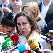 La ministra de Defensa, Margarita Robles, atendiendo a los medios el pasado 29 de abril