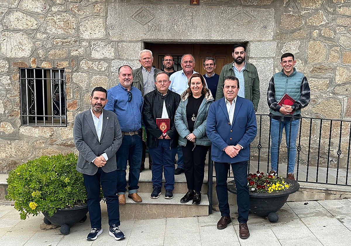 Concepción Cedillo con alcaldes de la Sierra de San Vicente