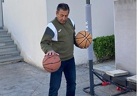 Manolo, el jubilado que enseña baloncesto a los presos en Ocaña I desde hace 22 años