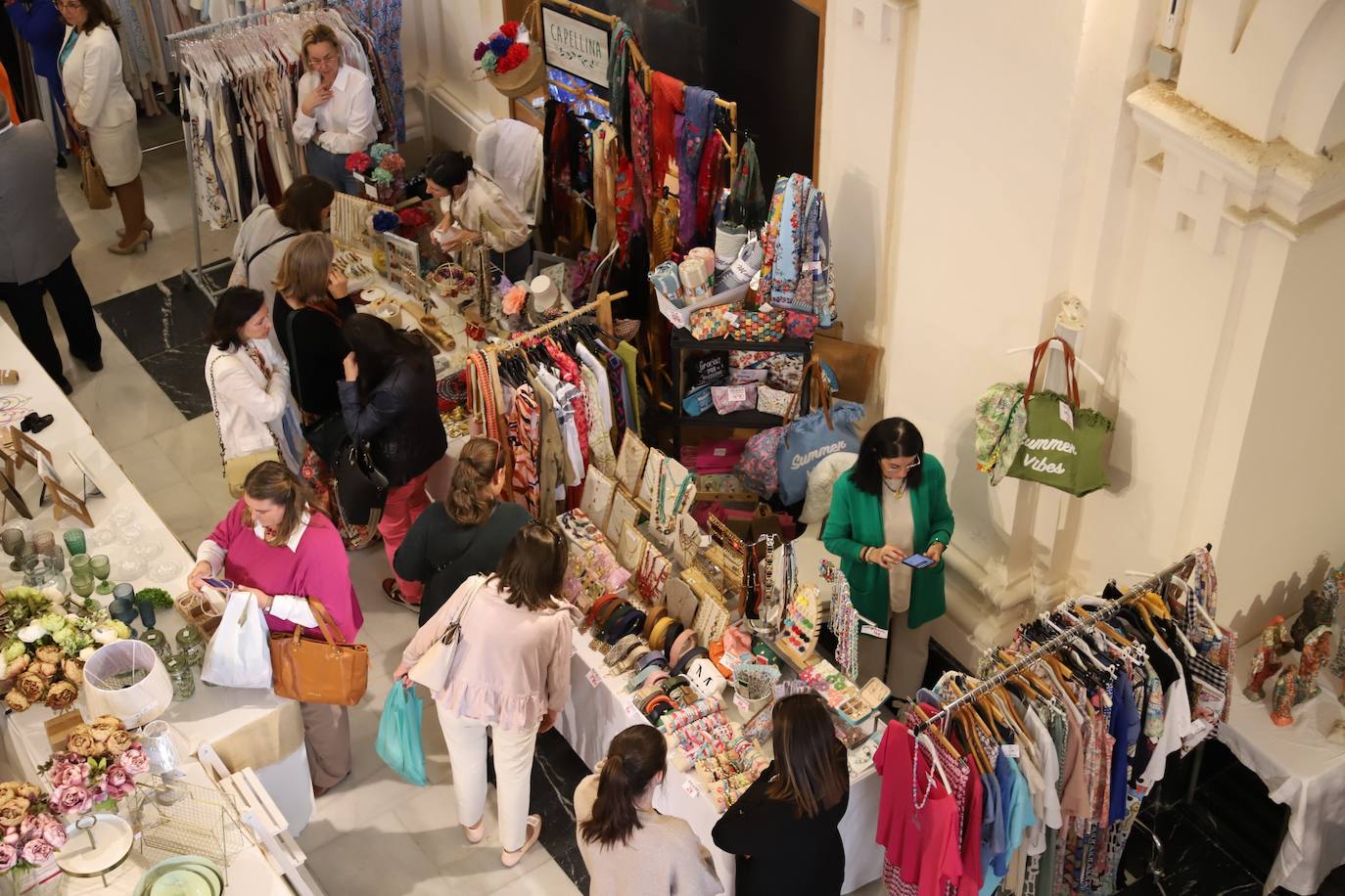 Las imágenes de la inauguración del Baratillo de Adevida en Córdoba