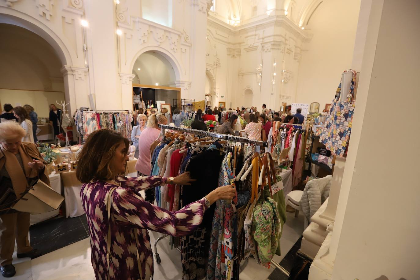 Las imágenes de la inauguración del Baratillo de Adevida en Córdoba